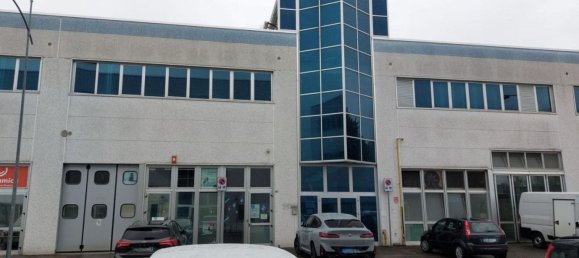 204m² Commercial property in Castel Maggiore, Italy No. 375079 10