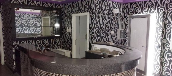 204m² Commercial property in Castel Maggiore, Italy No. 375079 3