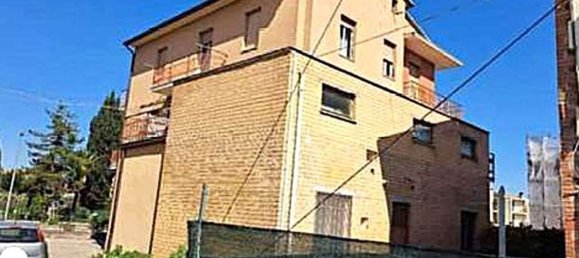 4 bedrooms Apartment in Marsciano, Italy No. 333314 15