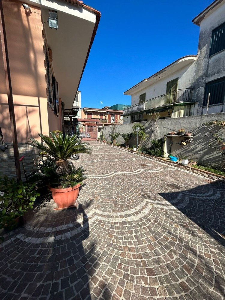 6 rooms Villa in Afragola, Italy No. 163067