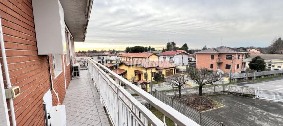 3-salle Appartement à Lonate Pozzolo, Italy No. 155466 21