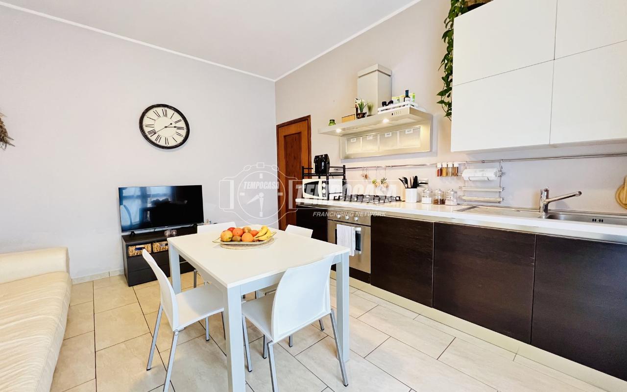 3-salle Appartement à Lonate Pozzolo, Italy No. 155466