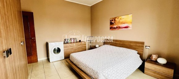 3-salle Appartement à Lonate Pozzolo, Italy No. 155466 3