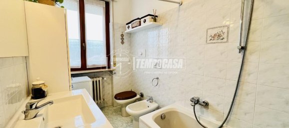 3-salle Appartement à Lonate Pozzolo, Italy No. 155466 12