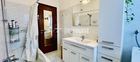 3-salle Appartement à Lonate Pozzolo, Italy No. 155466 13