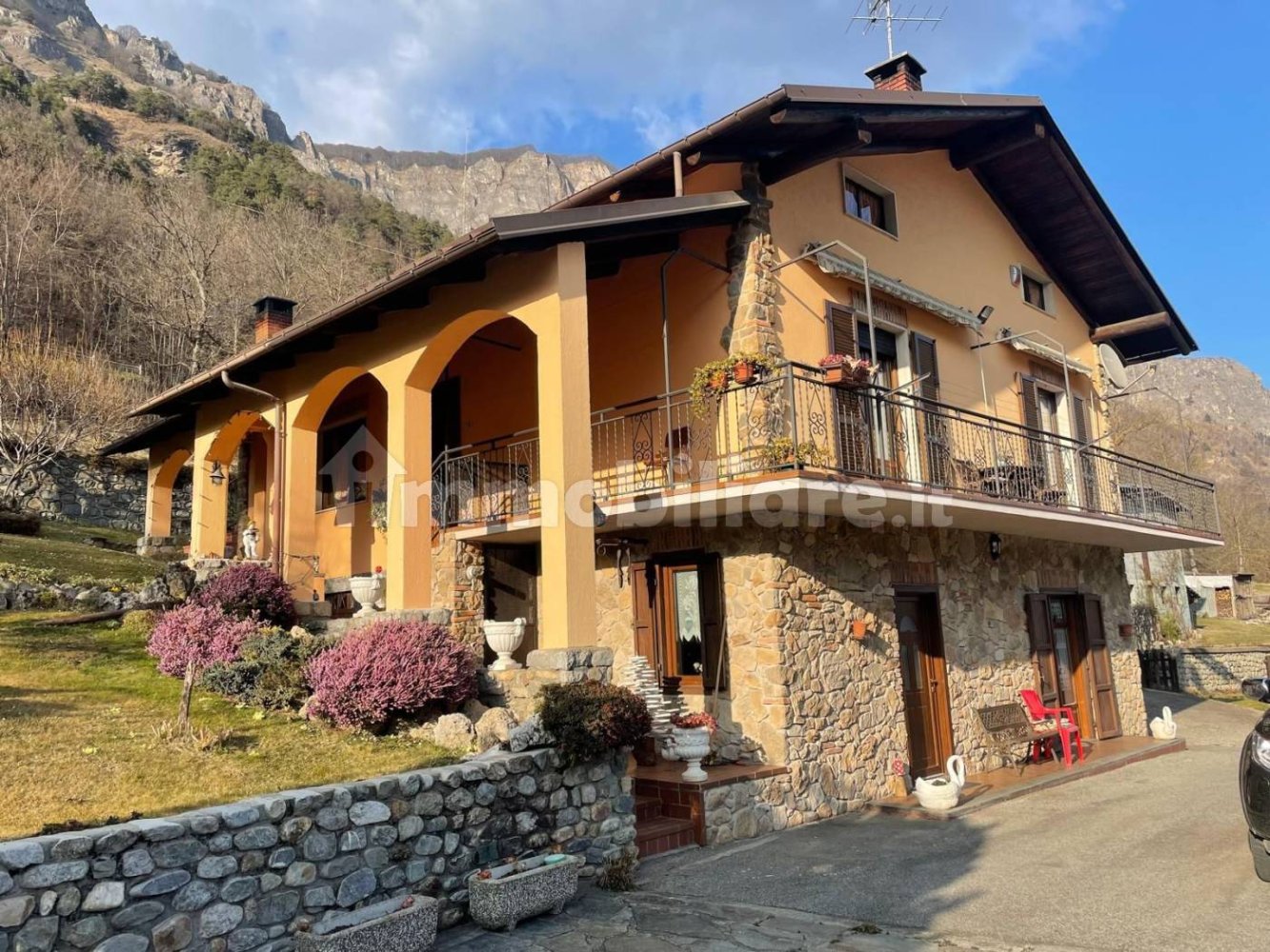 4 bedrooms Villa in Aisone, Italy No. 203377