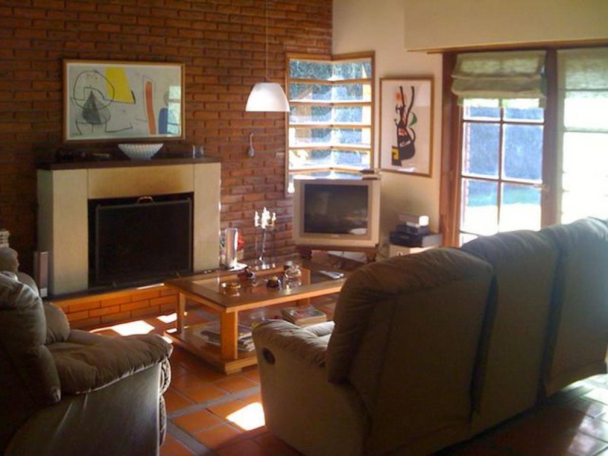 4 bedrooms House in Mar del Plata, Argentina No. 84261