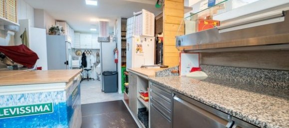 Коммерческая недвижимость 170м² в Ливиньо, Италия № 187196 19