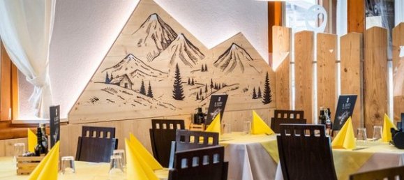 Коммерческая недвижимость 170м² в Ливиньо, Италия № 187196 13