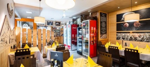 Коммерческая недвижимость 170м² в Ливиньо, Италия № 187196 2