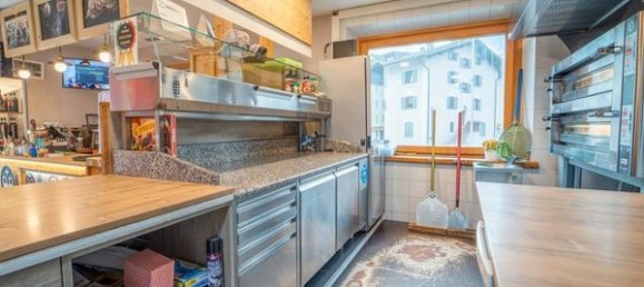 Коммерческая недвижимость 170м² в Ливиньо, Италия № 187196 20