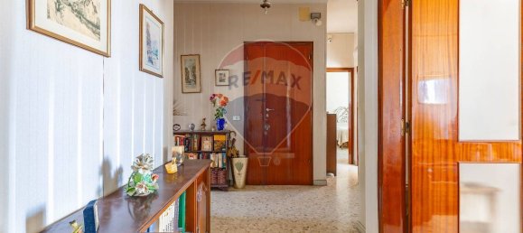 Apartamento de 4 dormitorios en Bari, Italy No. 344145 5