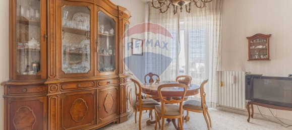 Apartamento de 4 dormitorios en Bari, Italy No. 344145 4