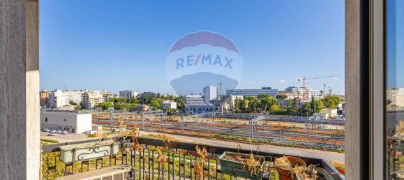 Apartamento de 4 dormitorios en Bari, Italy No. 344145 27