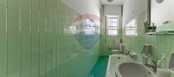 Apartamento de 4 dormitorios en Bari, Italy No. 344145 23