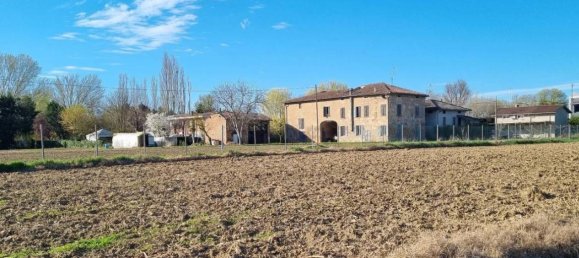 Casa de 12 habitaciónes en Soliera, Italy No. 19539 2