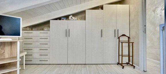 3غرفة شقة في Seregno, Italy رقم 23936 111