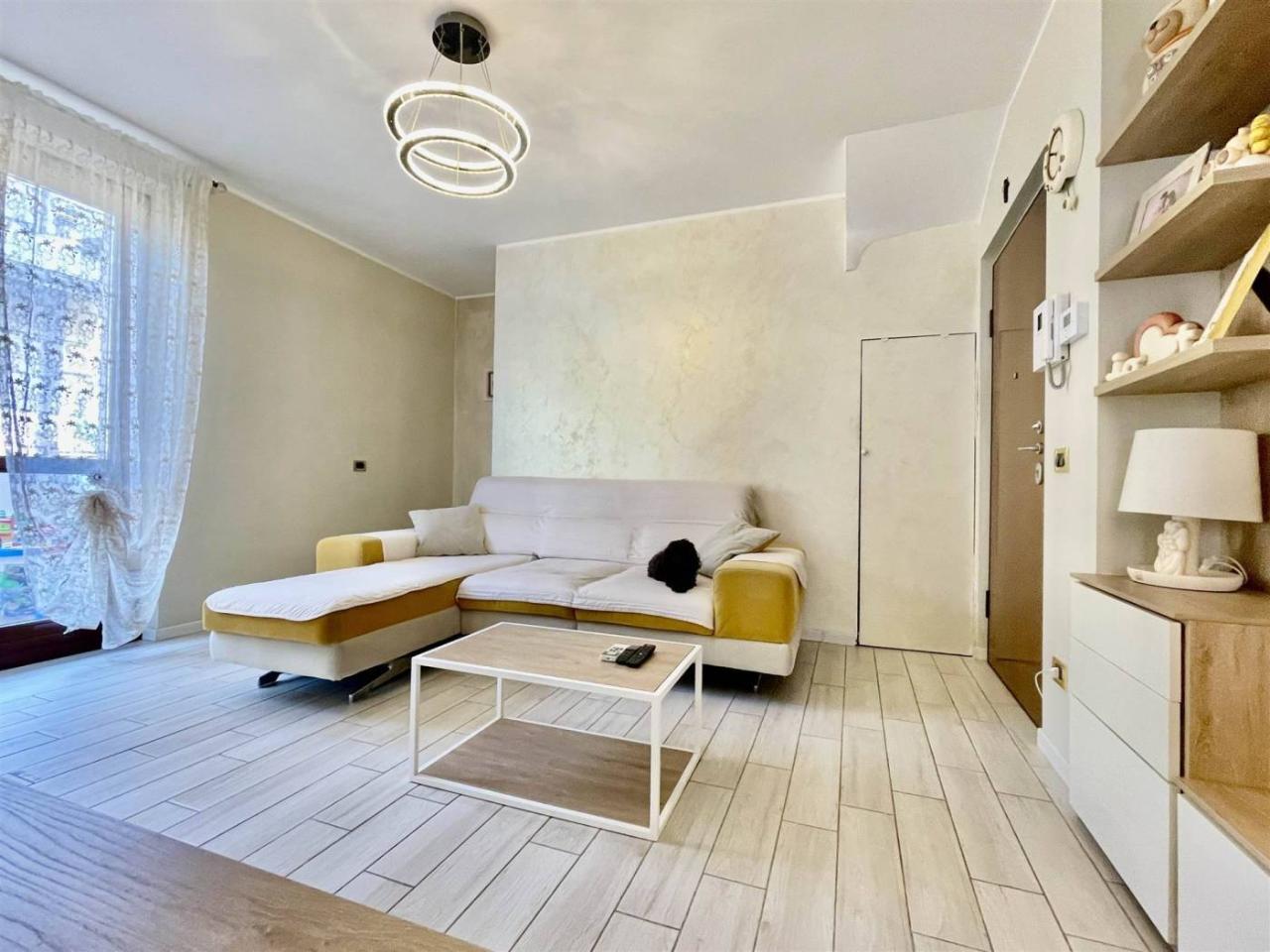 3غرفة شقة في Seregno, Italy رقم 23936