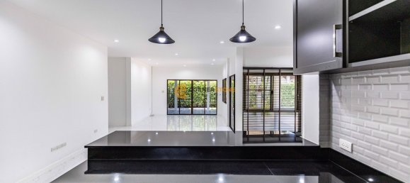 Дом 130м² в Паттайя, Таиланд № 68867 12