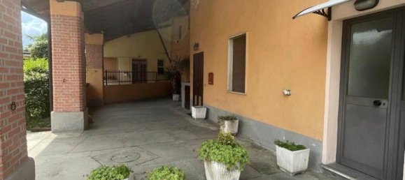 6 rooms House in Crespiatica, Italy No. 154198 3