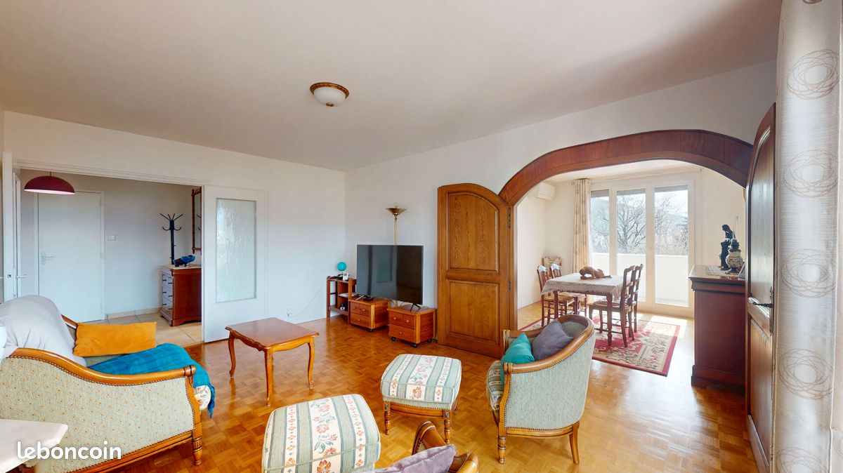 Apartamento de 2 dormitorios en Saint-Martin-d'Heres, France No. 205697