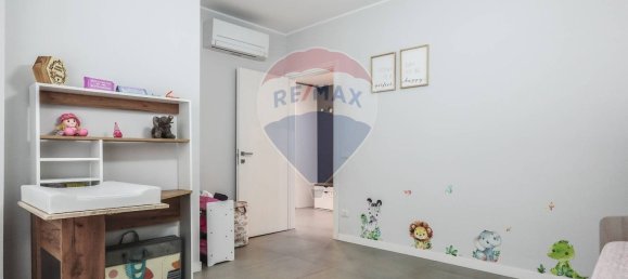 3-salle Appartement à Busto Arsizio, Italy No. 271575 20