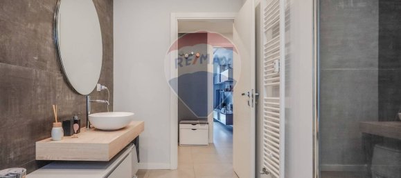 3-salle Appartement à Busto Arsizio, Italy No. 271575 18