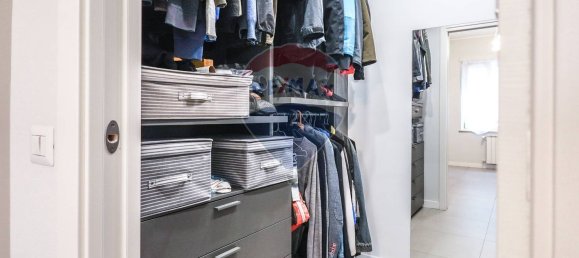 3-salle Appartement à Busto Arsizio, Italy No. 271575 15