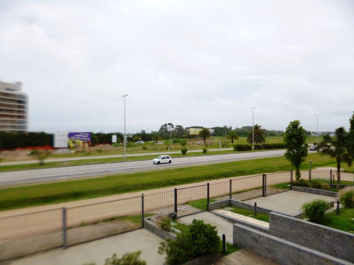 4 bedrooms Office in Canelones, Uruguay No. 13490