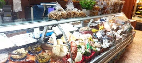 48m² Commercial property in Bari, Italy No. 253974 3