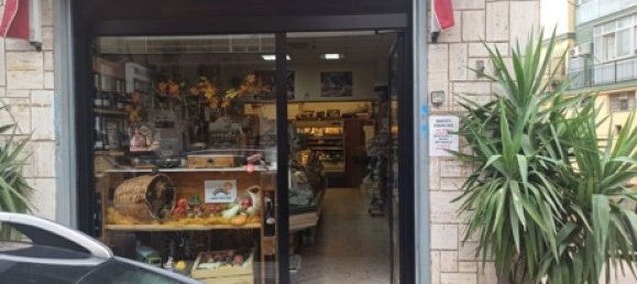 48m² Commercial property in Bari, Italy No. 253974 4