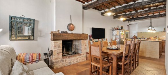 7 rooms Apartment in Città della Pieve, Italy No. 53673 5