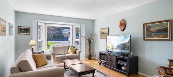 3 bedrooms House in British Columbia, Canada No. 1067 4