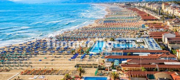 5 bedrooms Villa in Forte dei Marmi, Italy No. 194166 16