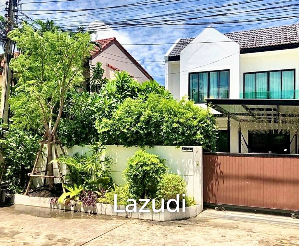 3 bedrooms Cafe / restaurant in Bangkok, Thailand No. 24155