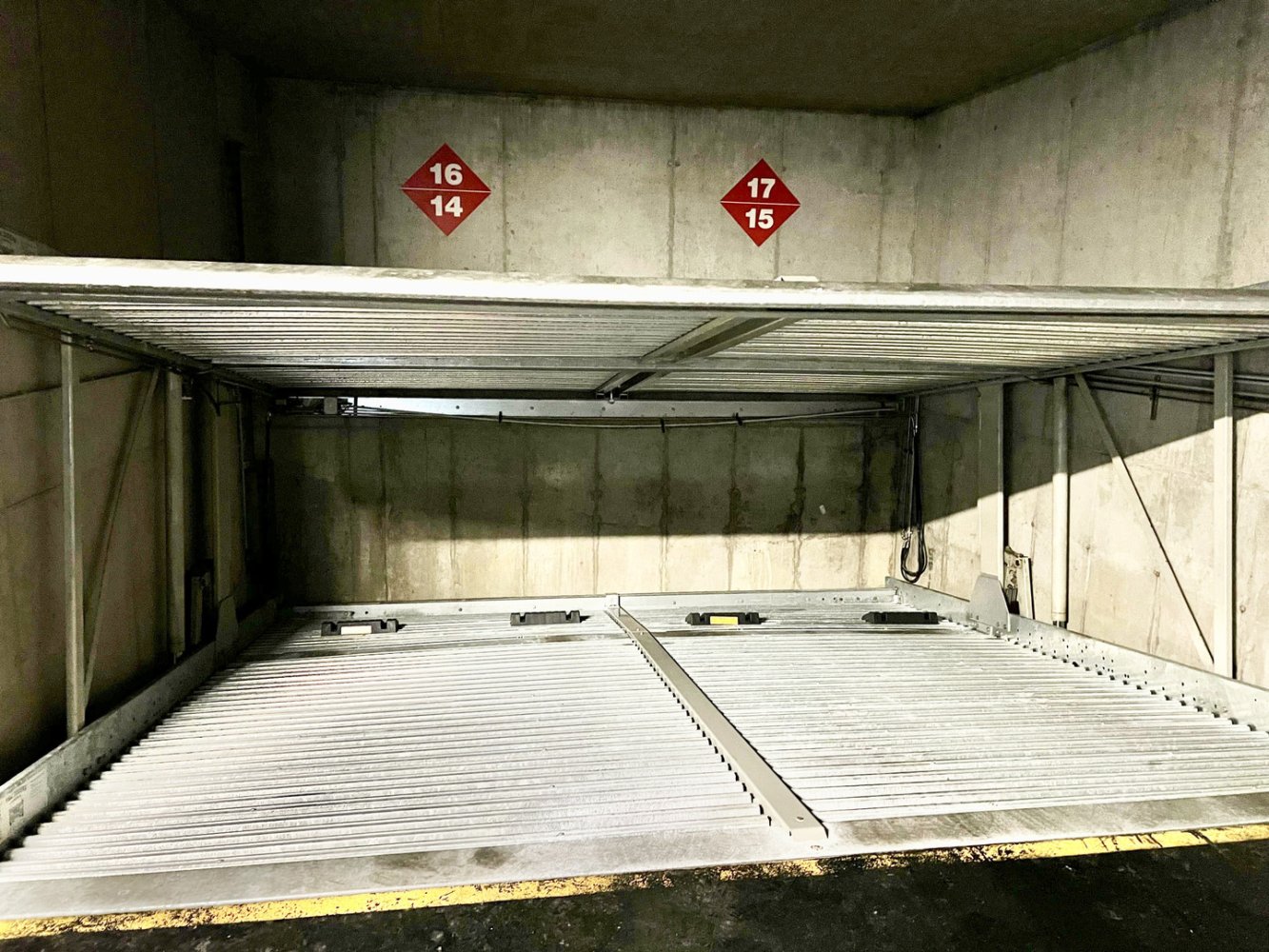  Parking in Innsbruck-Stadt, Austria No. 93815