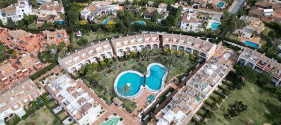 3 bedrooms Townhouse in Marbella, Spain No. 54592 6
