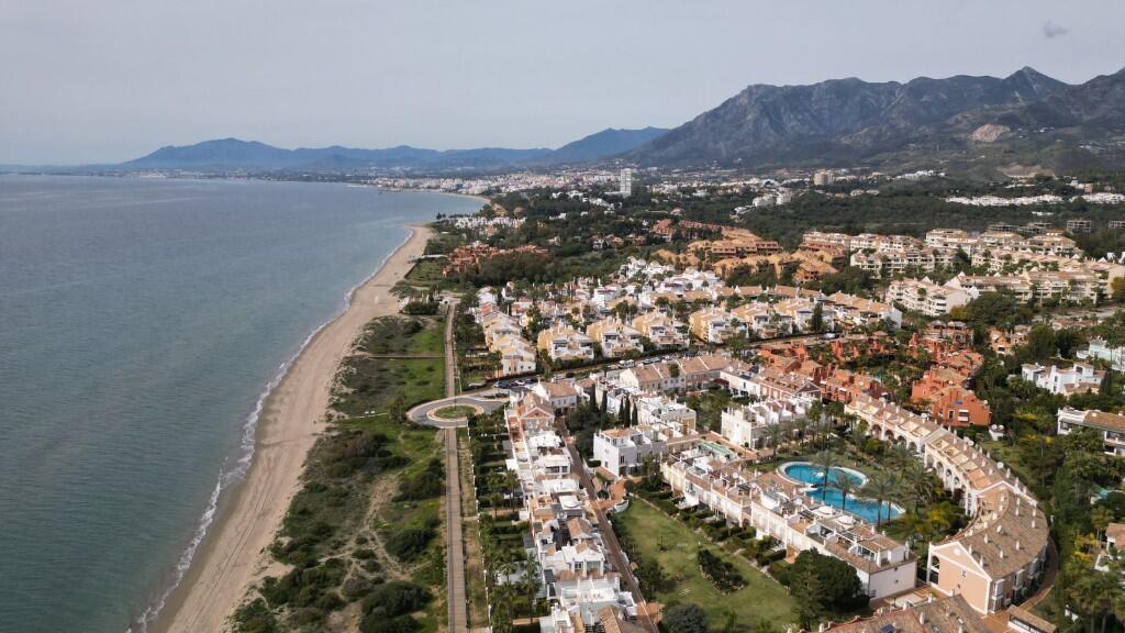 3 bedrooms Townhouse in Marbella, Spain No. 54592