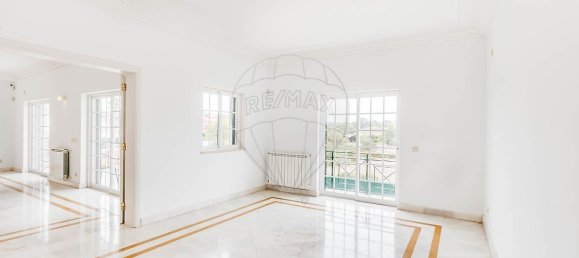 4 bedrooms Villa in Cascais, Portugal No. 54695 3