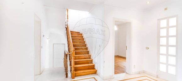 4 bedrooms Villa in Cascais, Portugal No. 54695 12