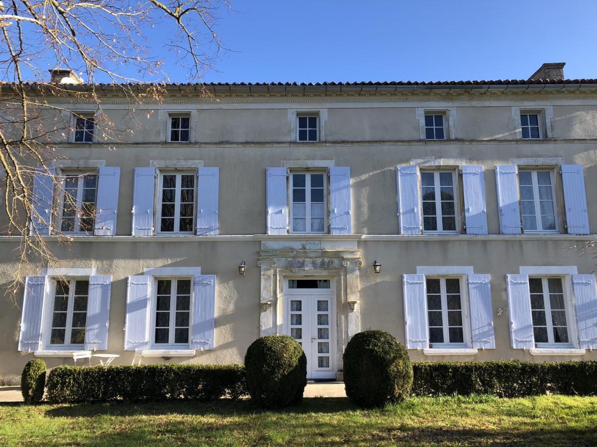 Casa de 9 dormitorios en Bresdon, France No. 37942