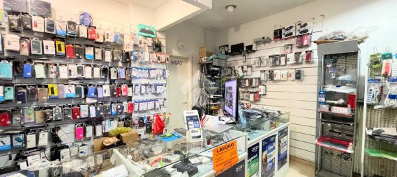 2 rooms Commercial property in Udine, Italy No. 80429 4