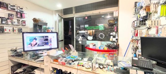 2 rooms Commercial property in Udine, Italy No. 80429 5