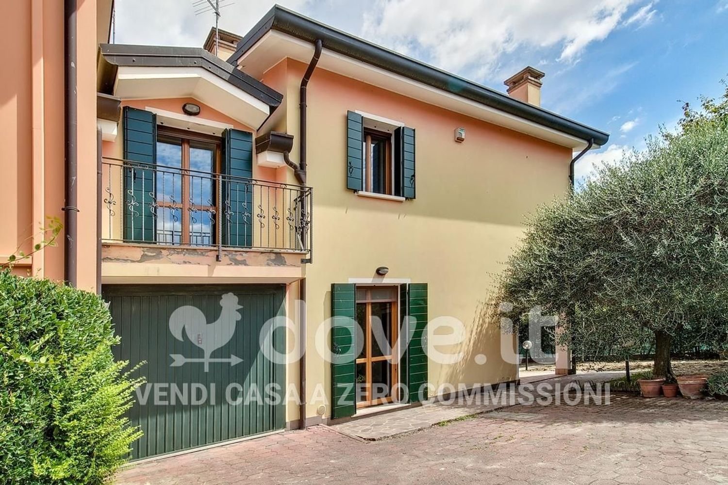 Дом с 4 спальнями в Дуэ Карраре, Италия № 352765