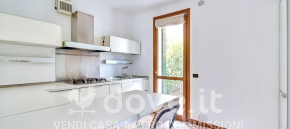 Дом с 4 спальнями в Дуэ Карраре, Италия № 352765 4