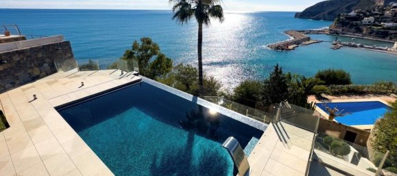 4 bedrooms Villa in Calpe, Spain No. 5327 2