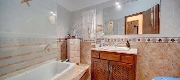 3 bedrooms House in Sesimbra, Portugal No. 170675 9