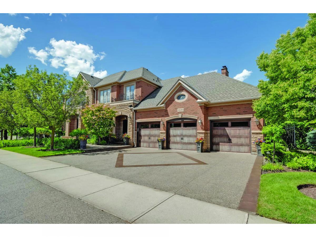 6 bedrooms House in Oakville, Canada No. 404