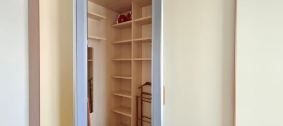 3 rooms Apartment in Genoa, Italy No. 91598 20