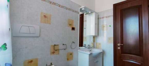 3 rooms Apartment in Genoa, Italy No. 91598 32